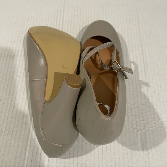 Women’s Journee Collection Grey Taupe Windy Mary Jane Pump Size 9 US! - Picture 8 of 8